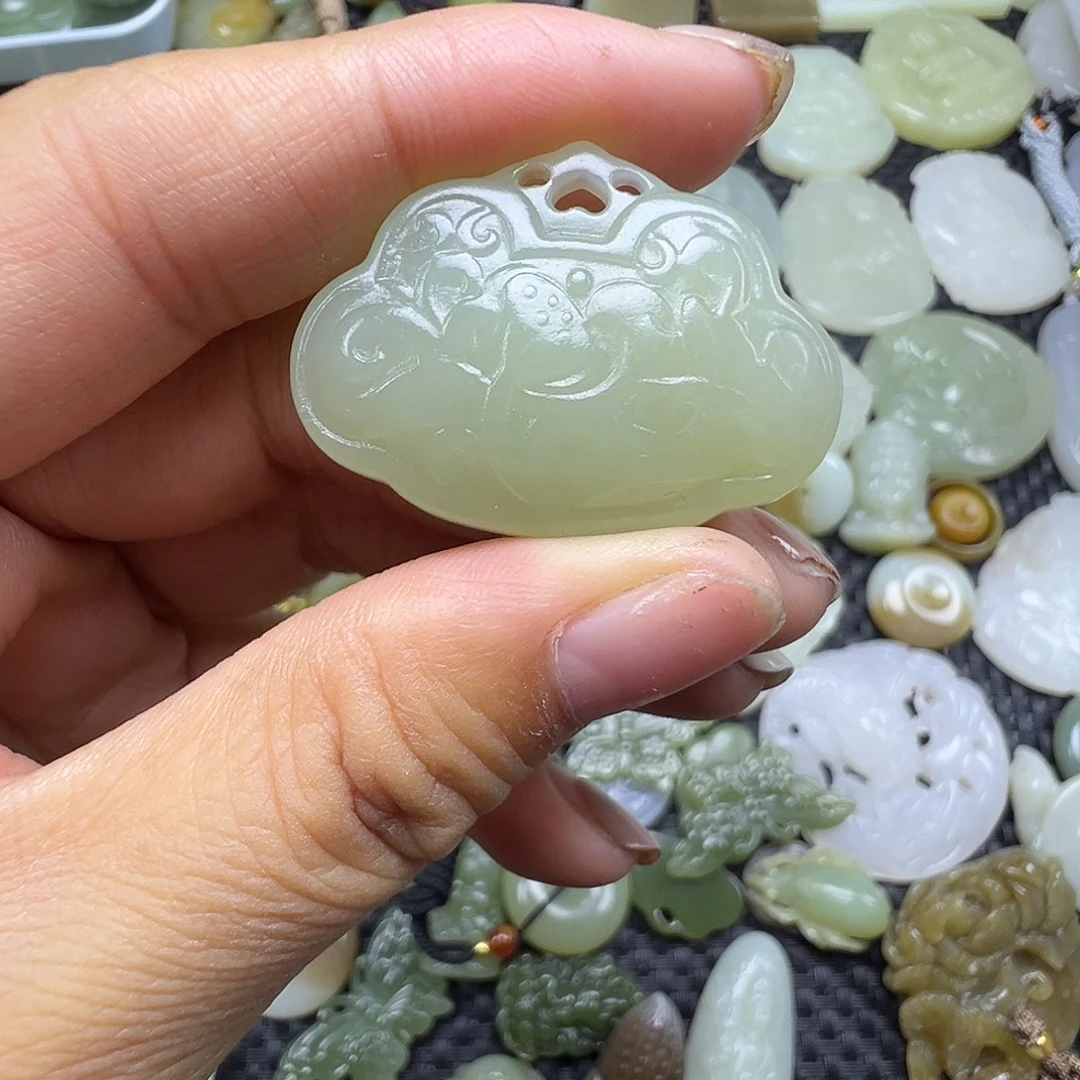 和田玉未镶嵌吊坠(赠链)卡35.6