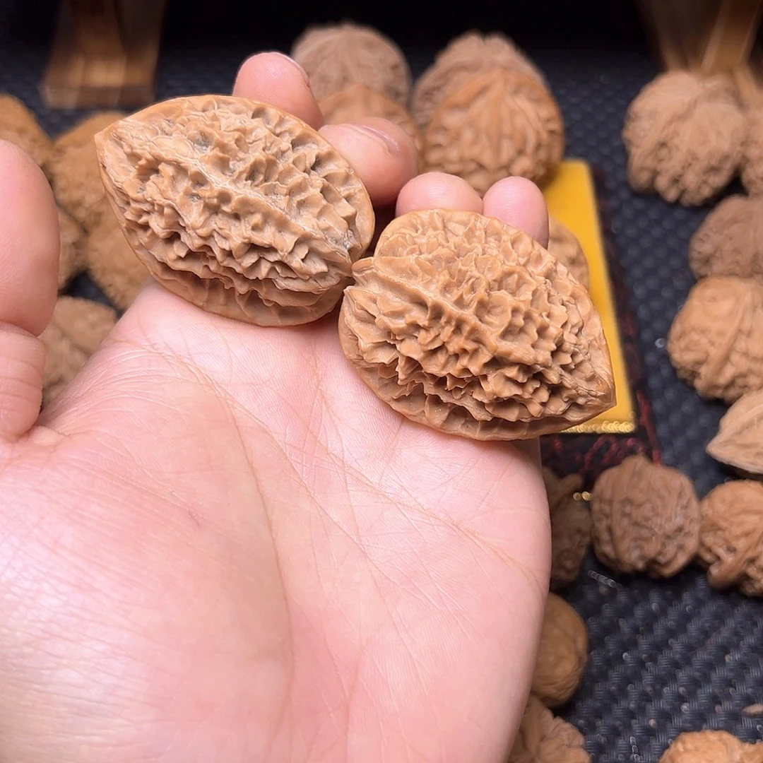 文玩核桃吊坠招财鼠