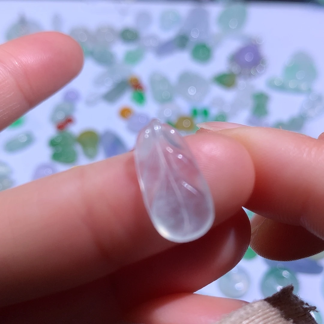 翡翠颈饰未镶嵌叶子