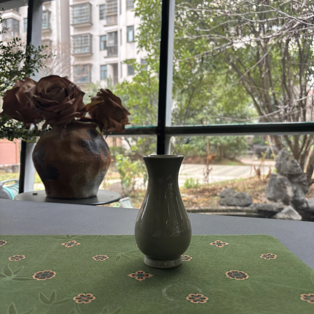 越窑秘色瓷 纯手工素色小瓶