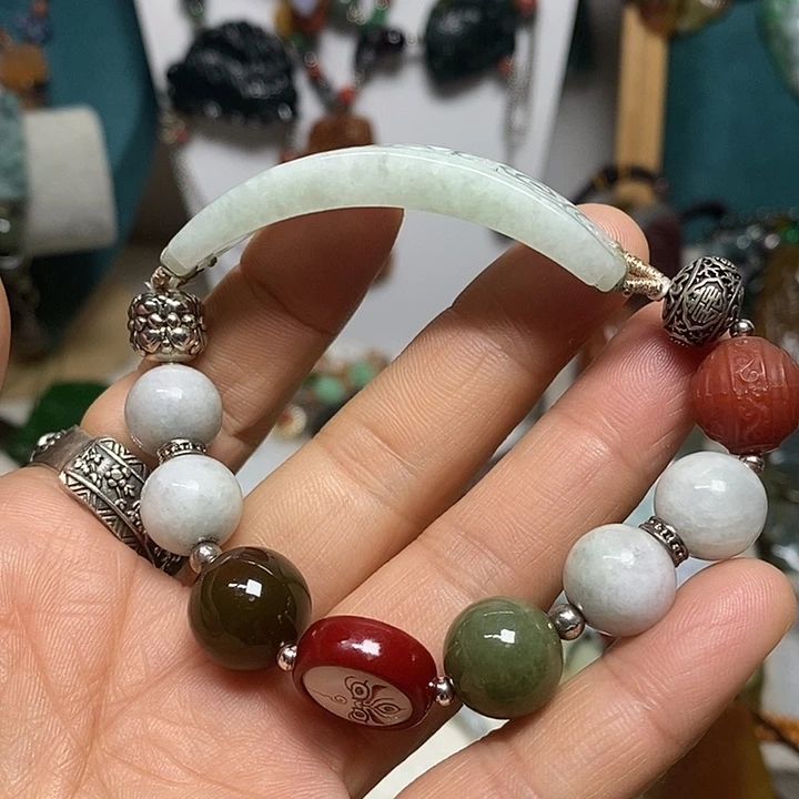 翡翠未镶嵌吊坠(赠链)