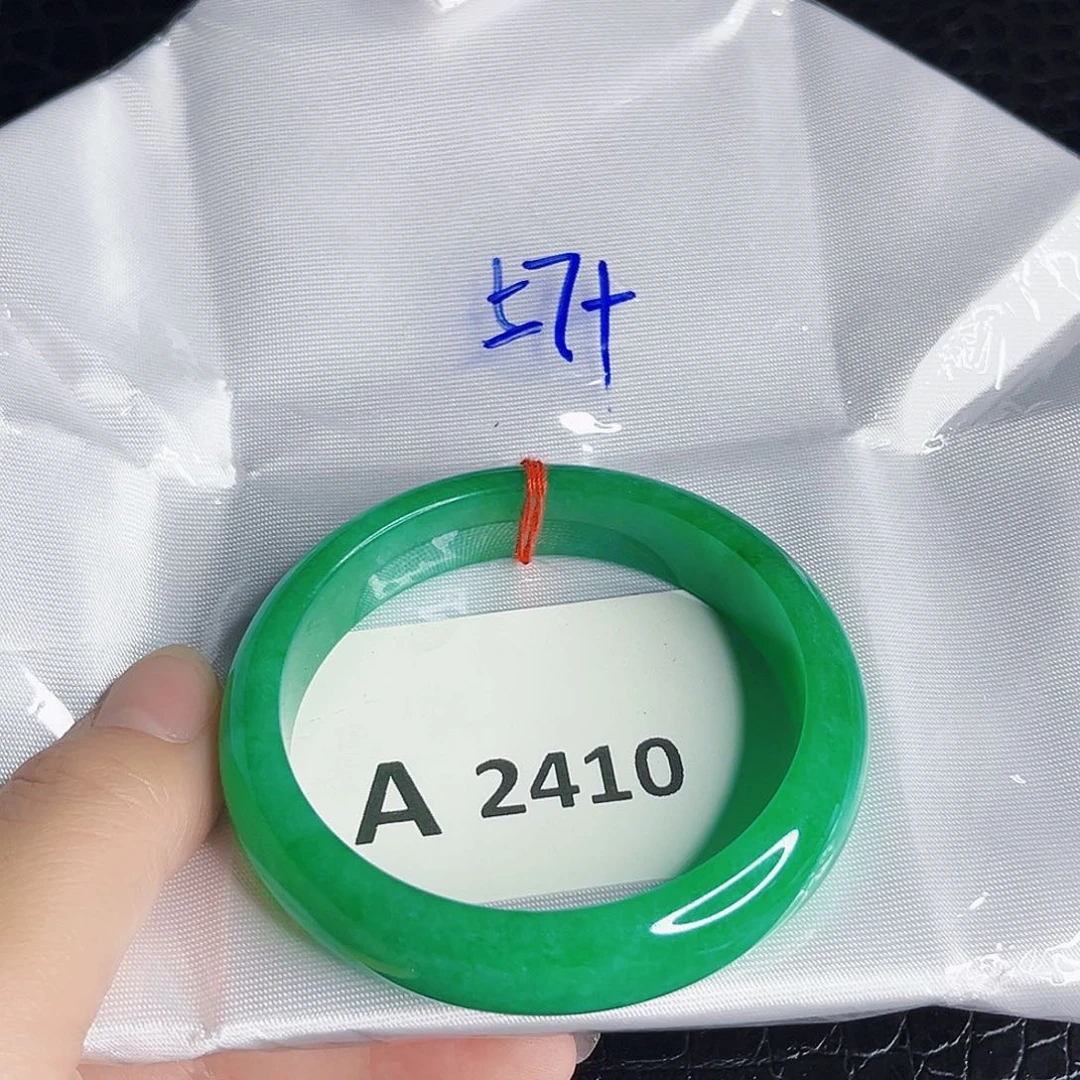 手饰翡翠未镶嵌手镯