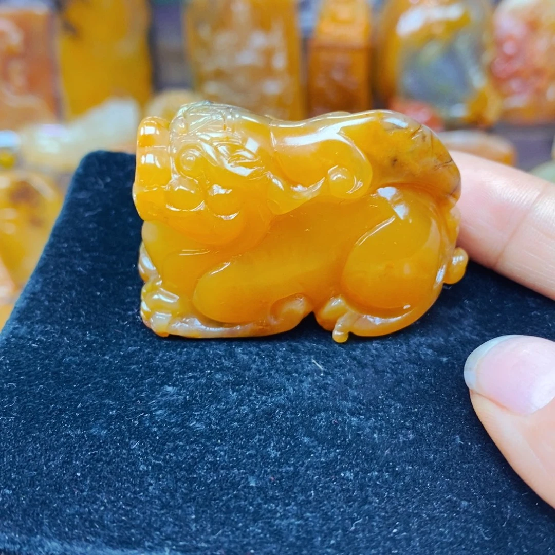 未镶嵌石英质玉（黄龙玉）颈饰