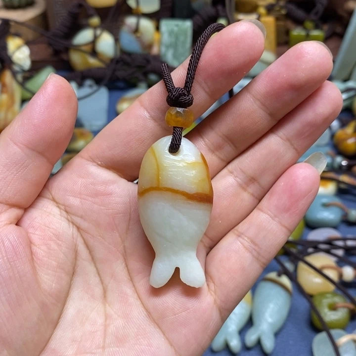 蛇纹石玉未镶嵌颈饰