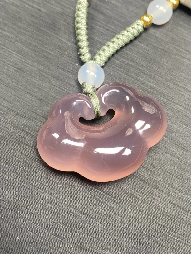 纯天然玛瑙烟灰紫祥云锁