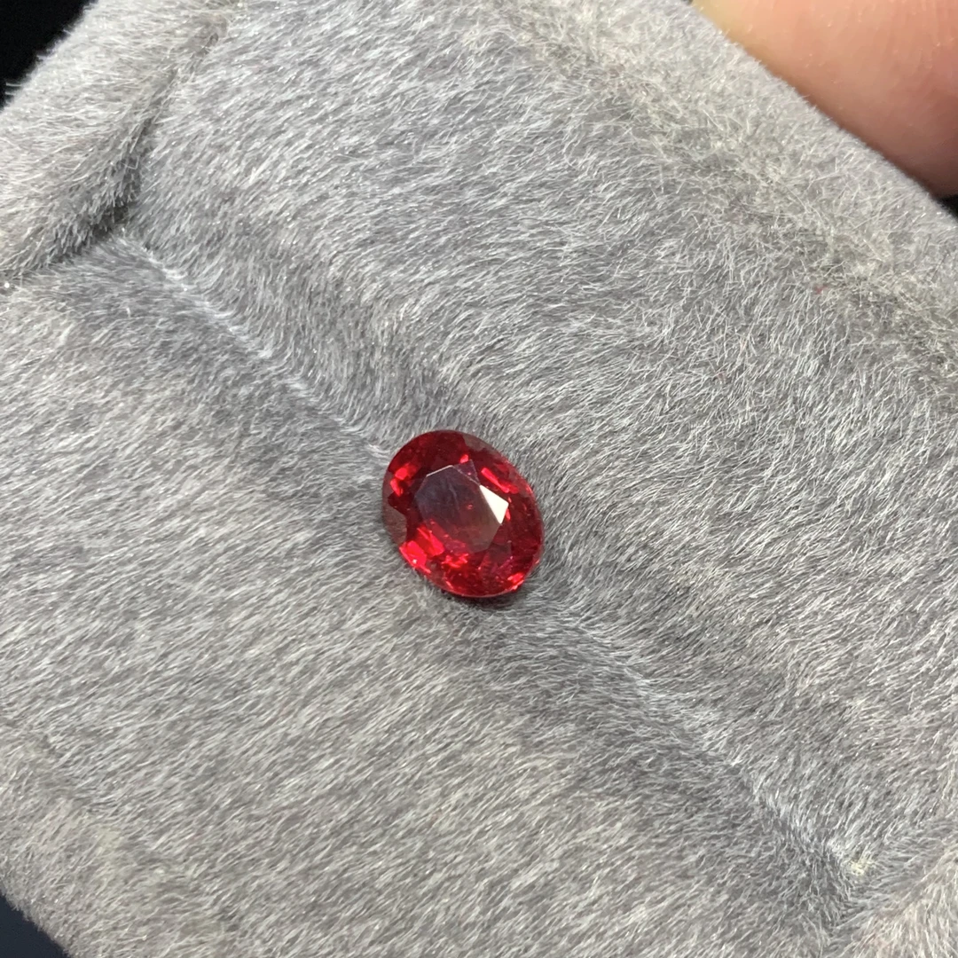 GRS无烧鸽血红宝石2.02克拉颜色鲜艳靓丽晶体干净火彩璀璨闪亮