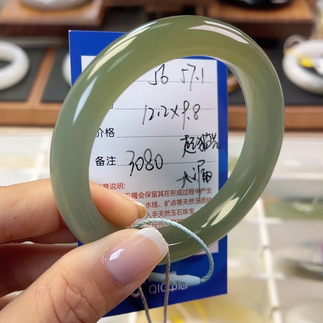 和田玉未镶嵌手镯