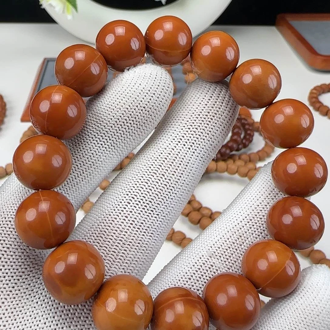 猴头核桃手串与**婉正圆