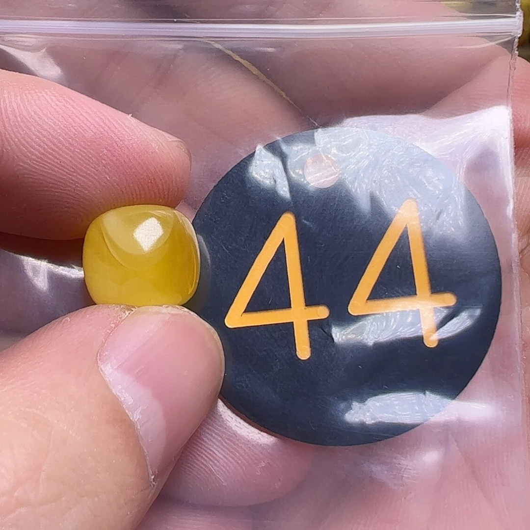 蜜蜡未镶嵌珠宝奇石12mm微划痕