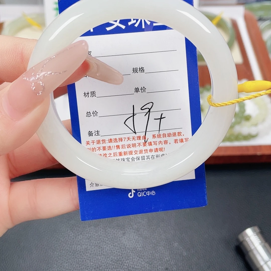 和田玉未镶嵌手镯