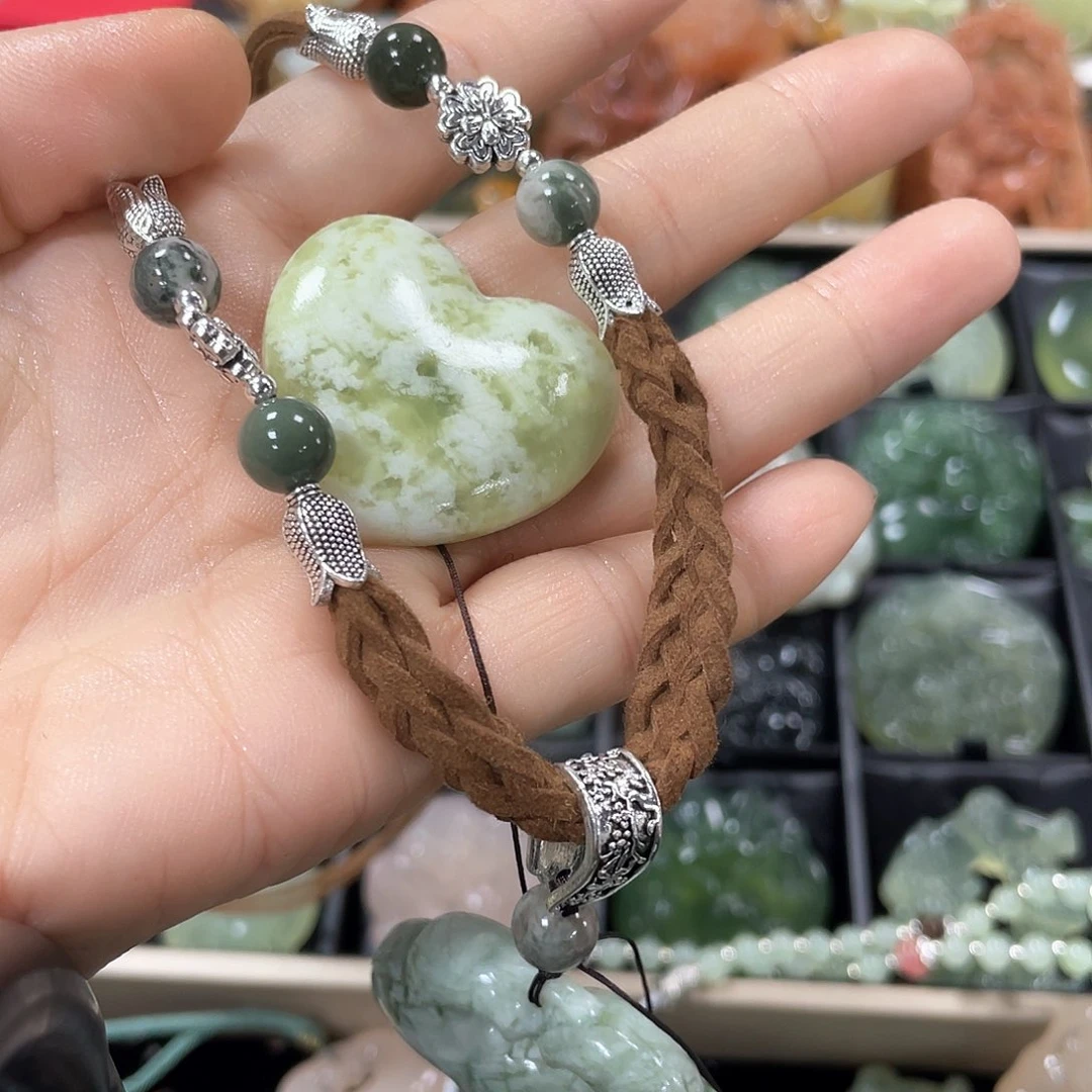 蛇纹石玉颈饰未镶嵌