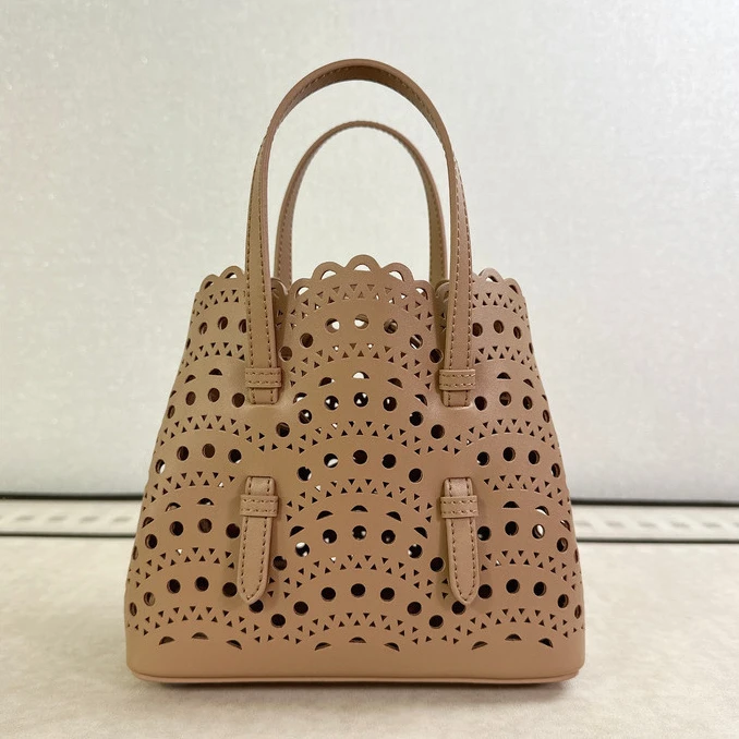 2025新款小众真皮波浪镂空雕花菜篮子包高级感时尚单肩斜挎小包包