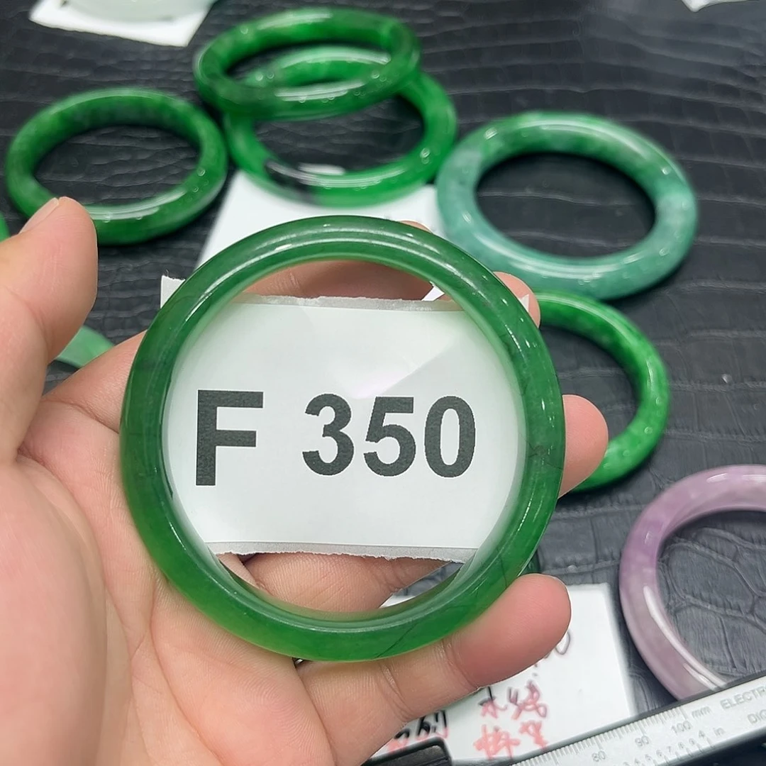 翡翠手镯未镶嵌默认瑕疵