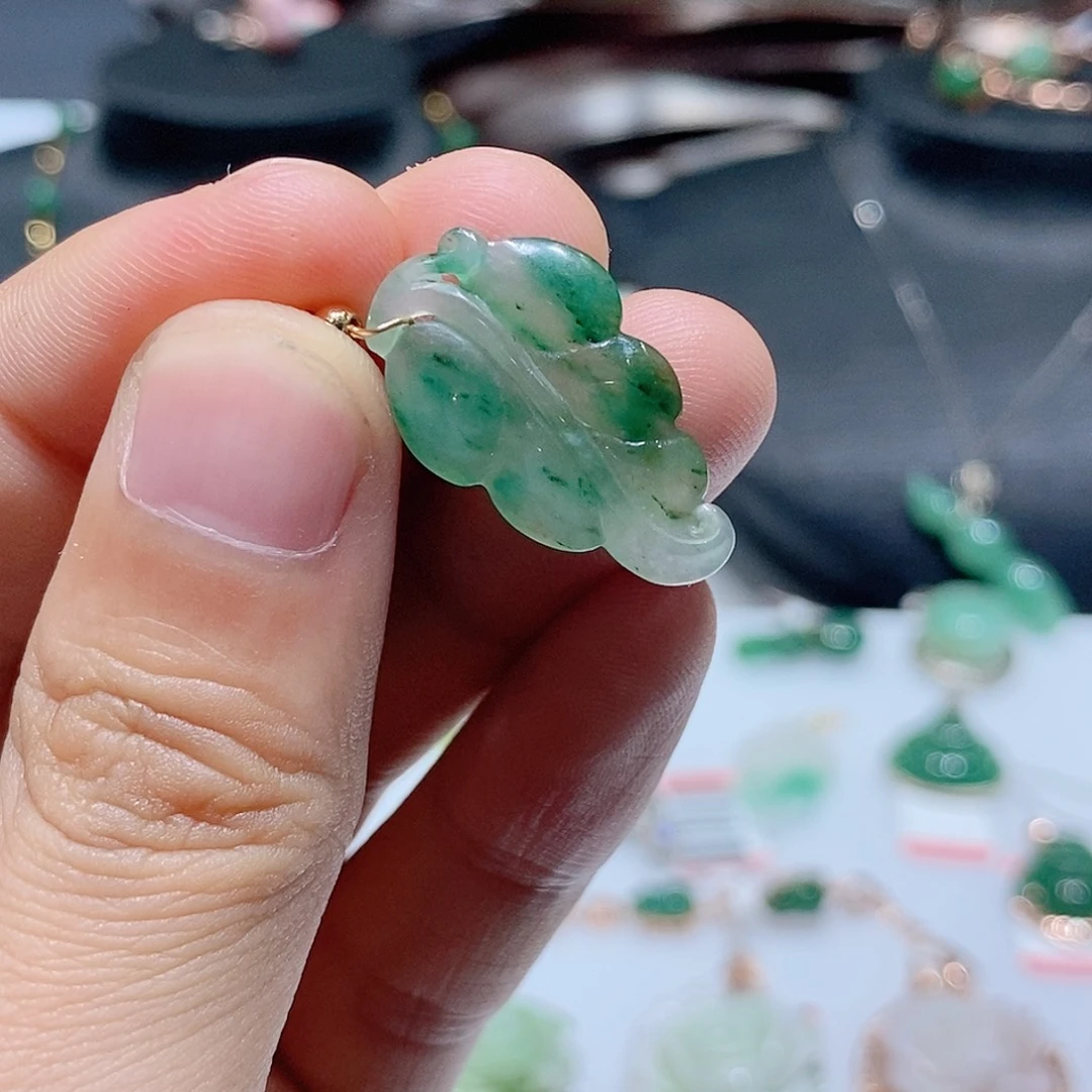 独山玉未镶嵌吊坠