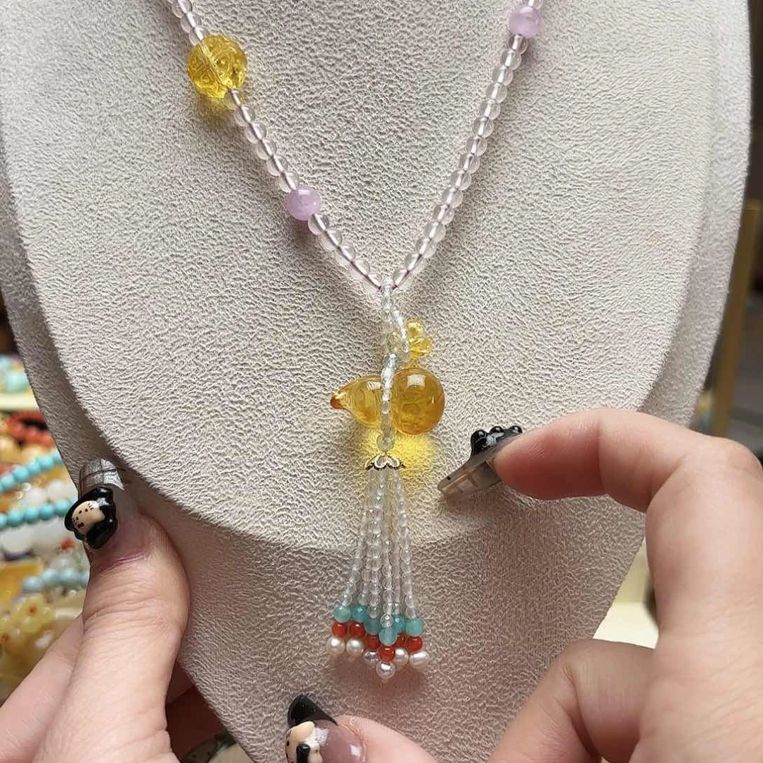 琥珀颈饰未镶嵌琥珀