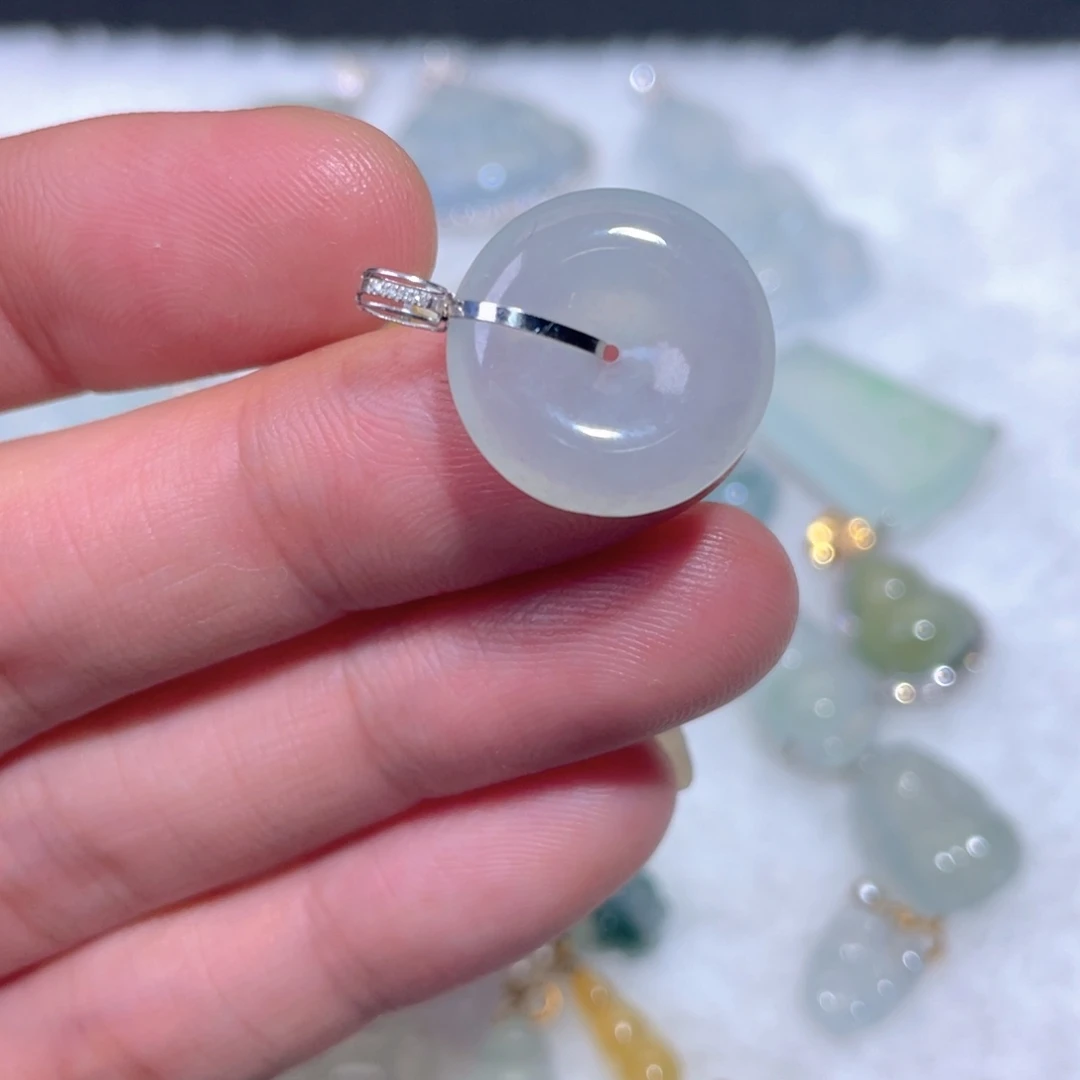 翡翠18K金镶嵌颈饰翡翠