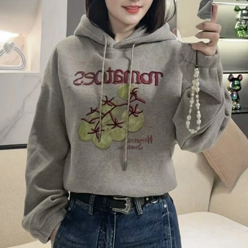 2025秋冬新款西红柿刺绣加绒连帽卫衣女时尚百搭宽松小个子上衣