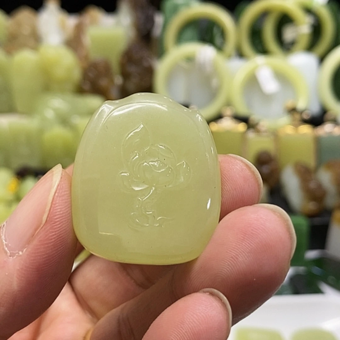 【闪购商品】颈饰未镶嵌和田玉