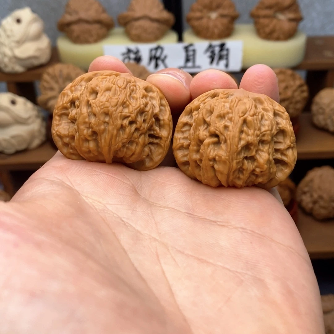 文玩核桃吊坠野生狮子38有修