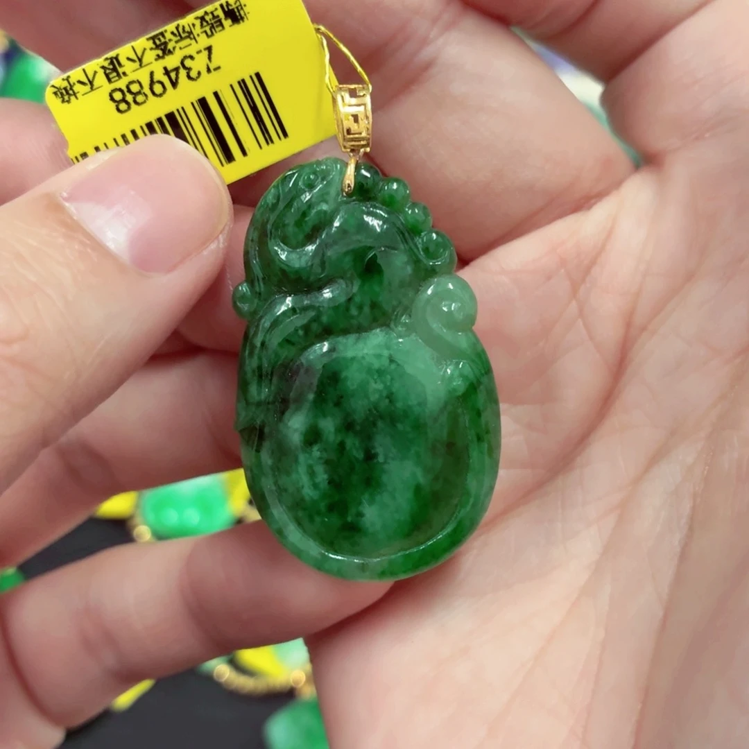 翡翠18K金镶嵌颈饰