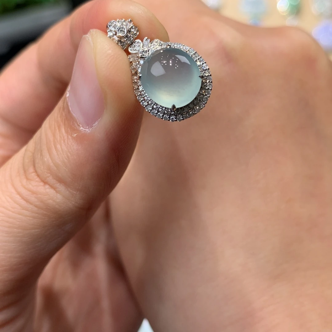 翡翠吊坠(不含链)18K金镶嵌小*蛋面