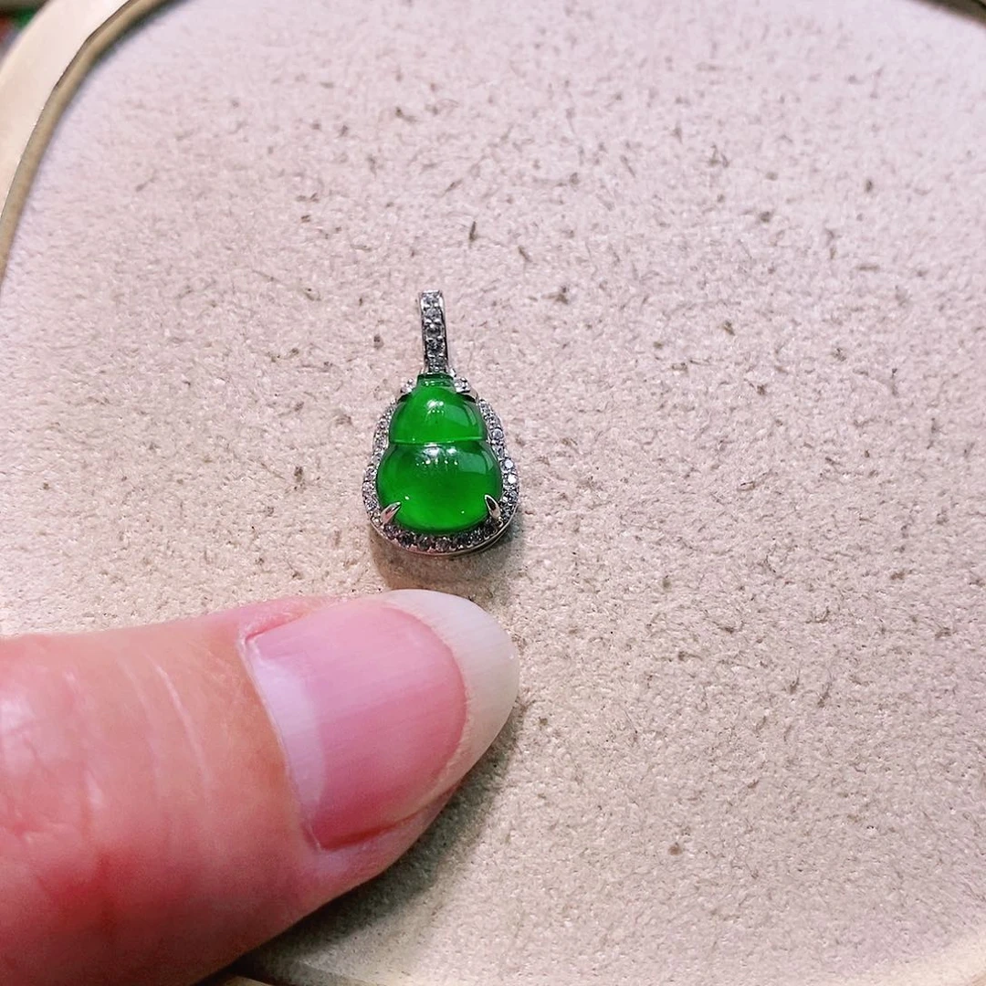 【闪购商品】翡翠挂件未镶嵌裸石