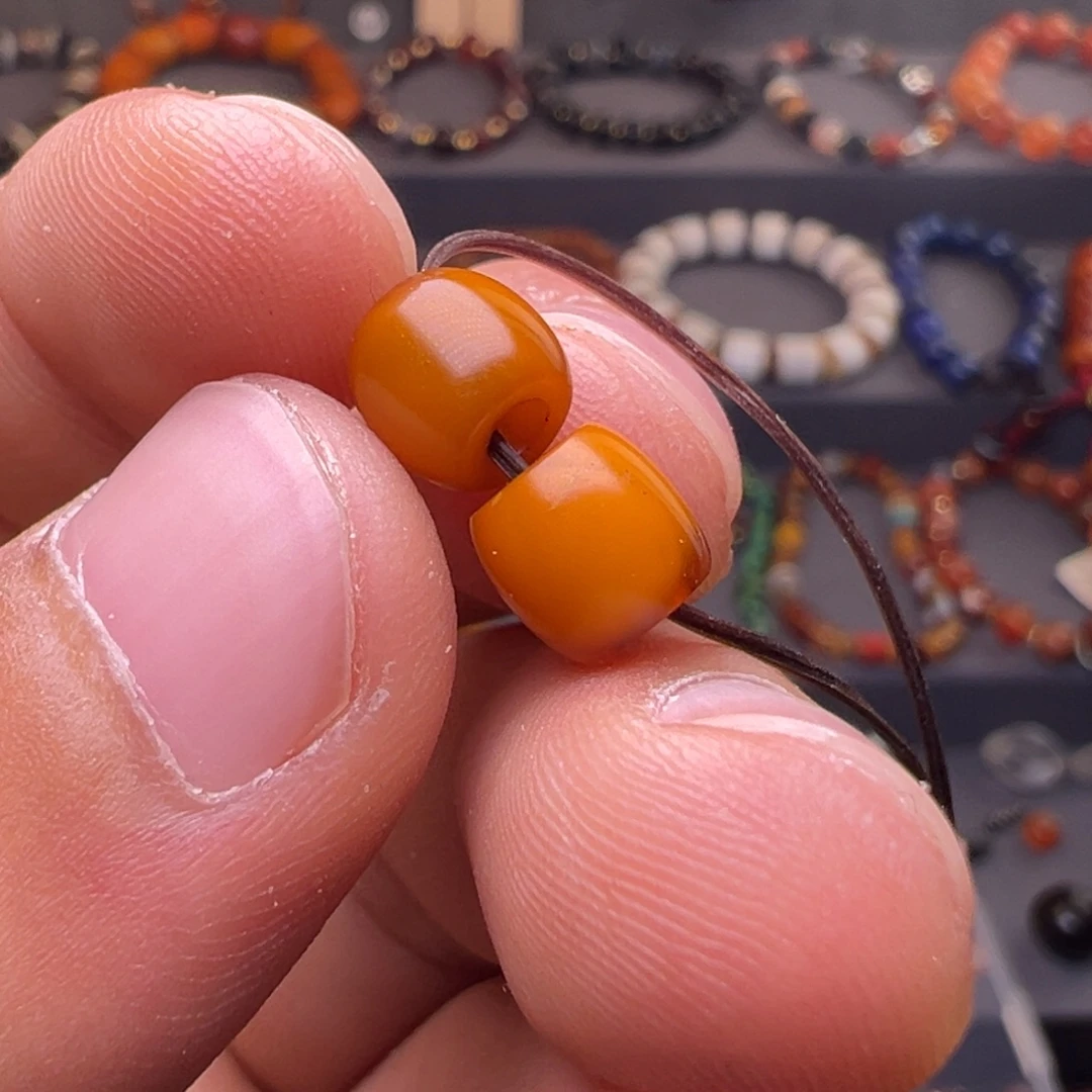 琥珀未镶嵌颈饰蜜蜡