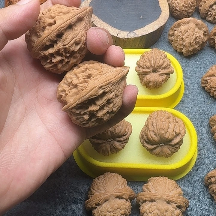 半***烟文玩核桃吊坠大姑事