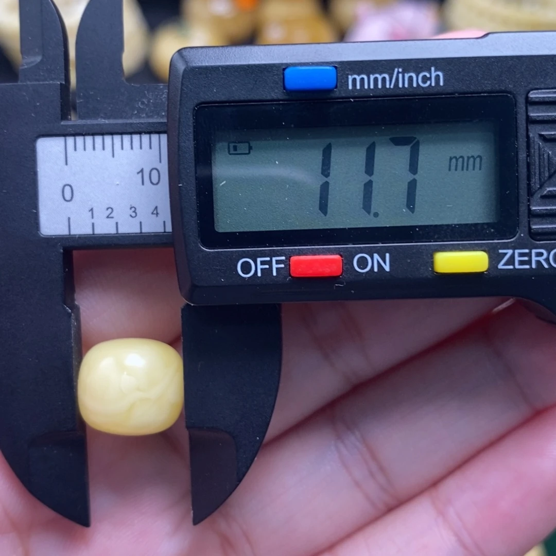 蜜蜡未镶嵌珠宝奇石