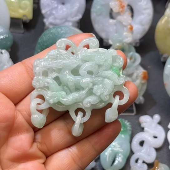 翡翠未镶嵌颈饰翡翠