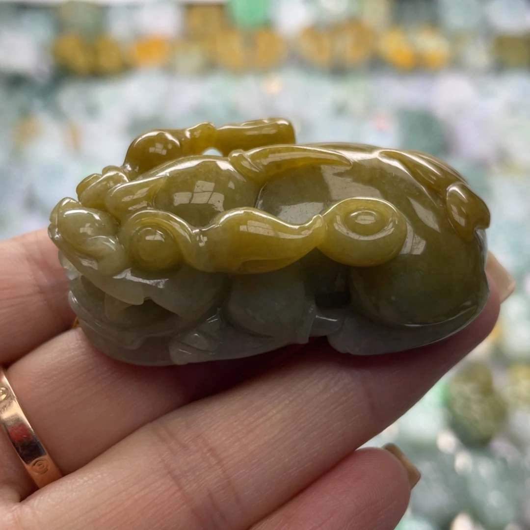 翡翠未镶嵌颈饰貔貅