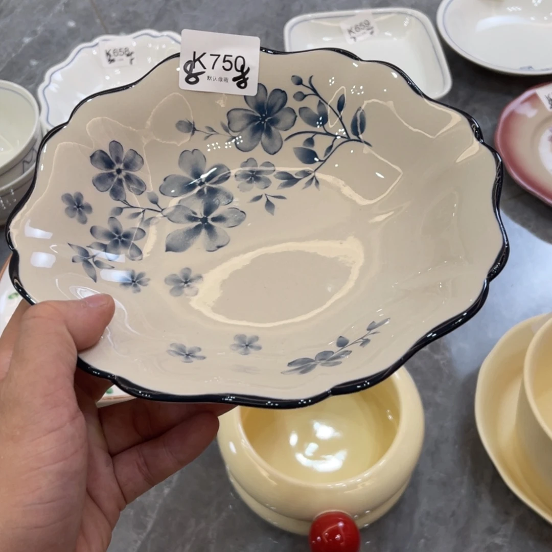 陶瓷微瑕餐具介意勿拍，满18飞！