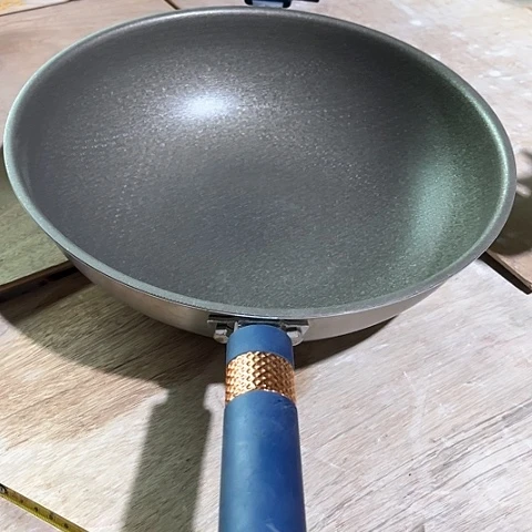 微瑕，不能明火，口径33高度8钛锅