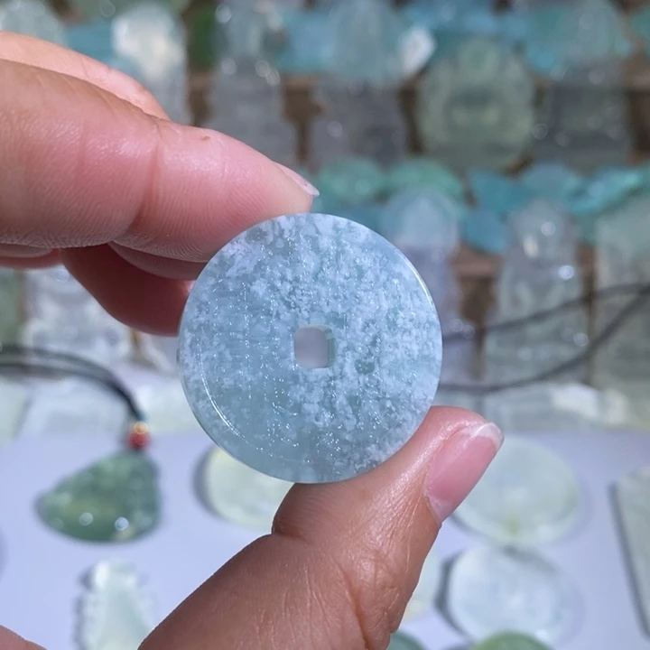 岫玉吊坠未镶嵌打***?吊坠