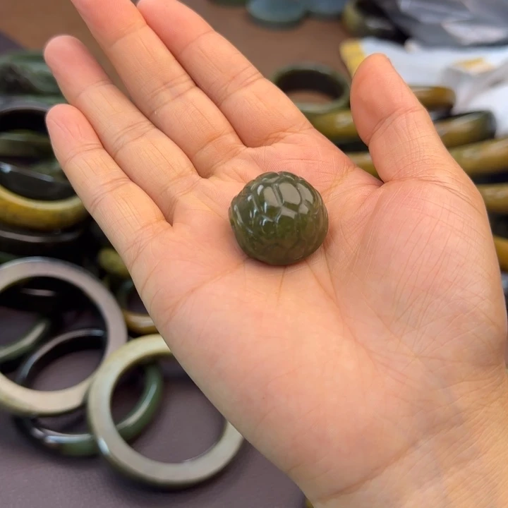 岫岩河磨玉（透闪石质玉）未镶嵌珠宝奇石