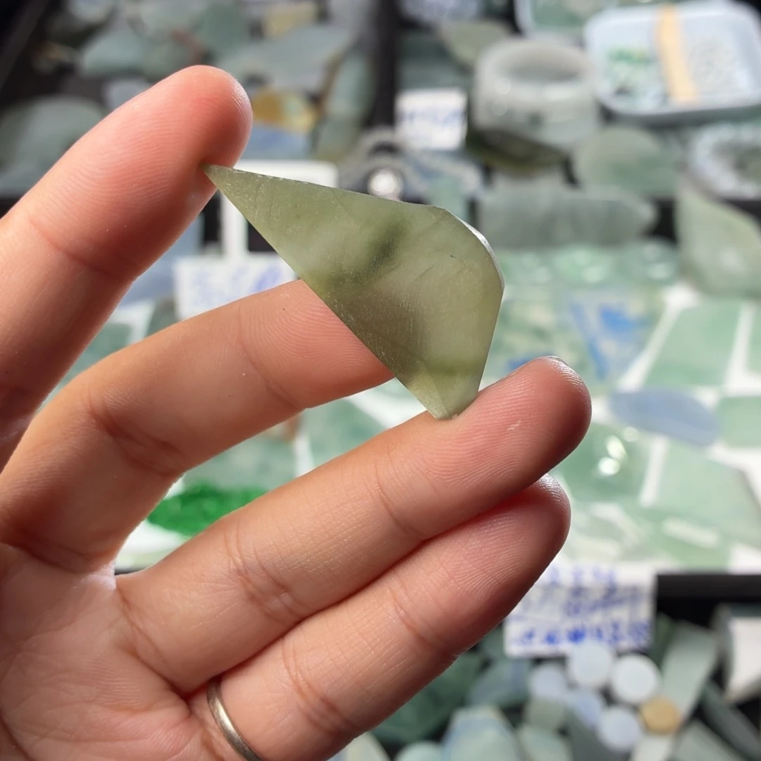 定制翡翠未镶嵌天然缅甸翡翠a货冰种打底茶绿随型