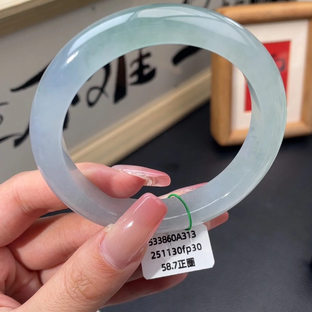 翡翠未镶嵌手镯正圈58.7冰湖水渐变