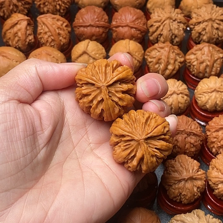 文玩核桃吊坠三棱