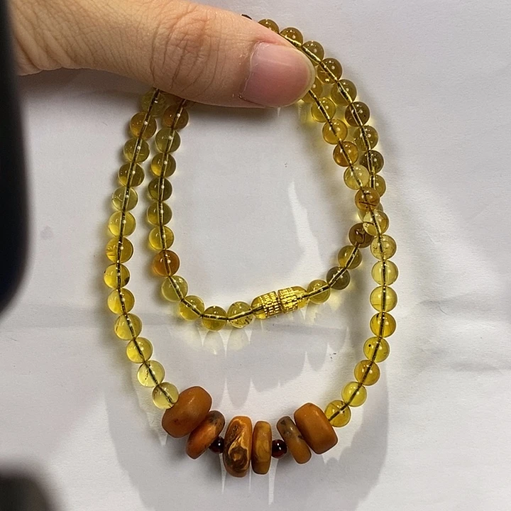 琥珀未镶嵌颈饰多人