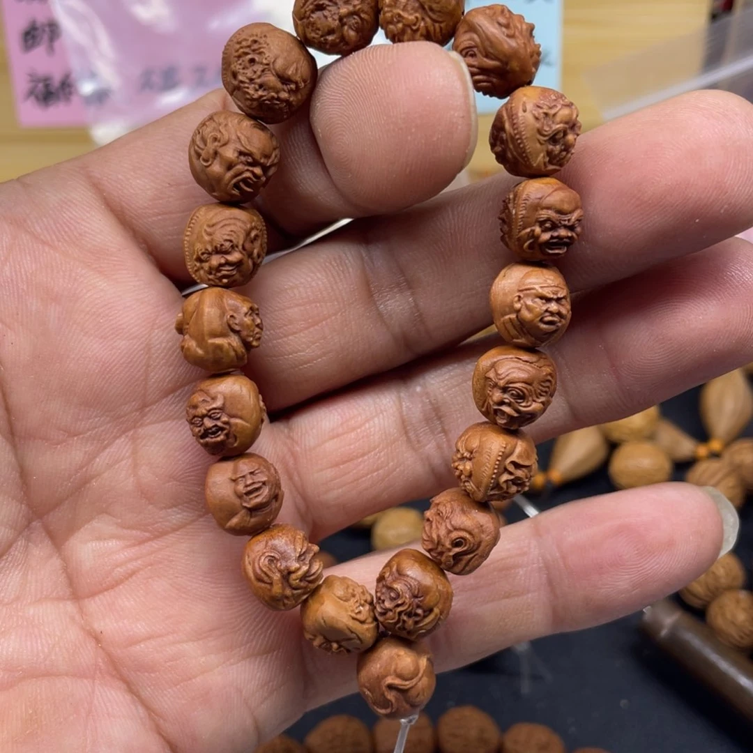 龙纹桃核罗汉微瑕