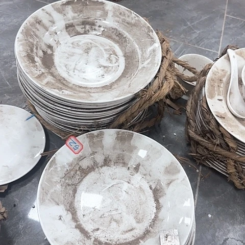 瓷片一个带标23厘米52