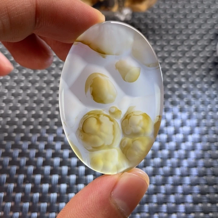 未镶嵌颈饰玛瑙/玉髓老***人