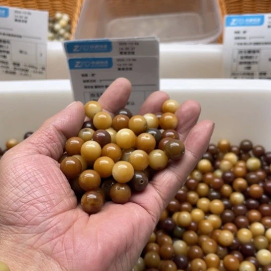 矛***存吊坠白玉菩提精品12焦糖圆珠60颗