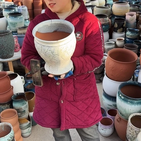 口20高25瑕疵口裂盆子。