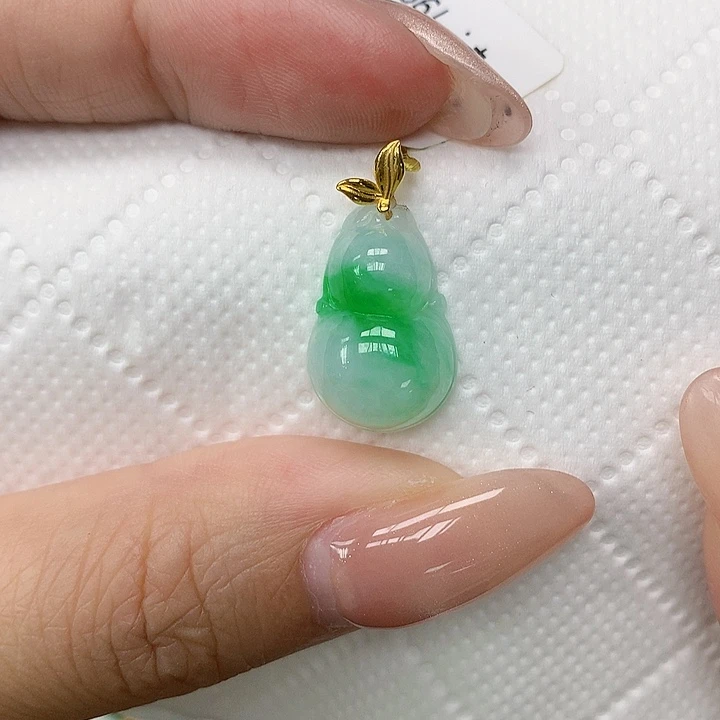 颈饰18K金镶嵌翡翠