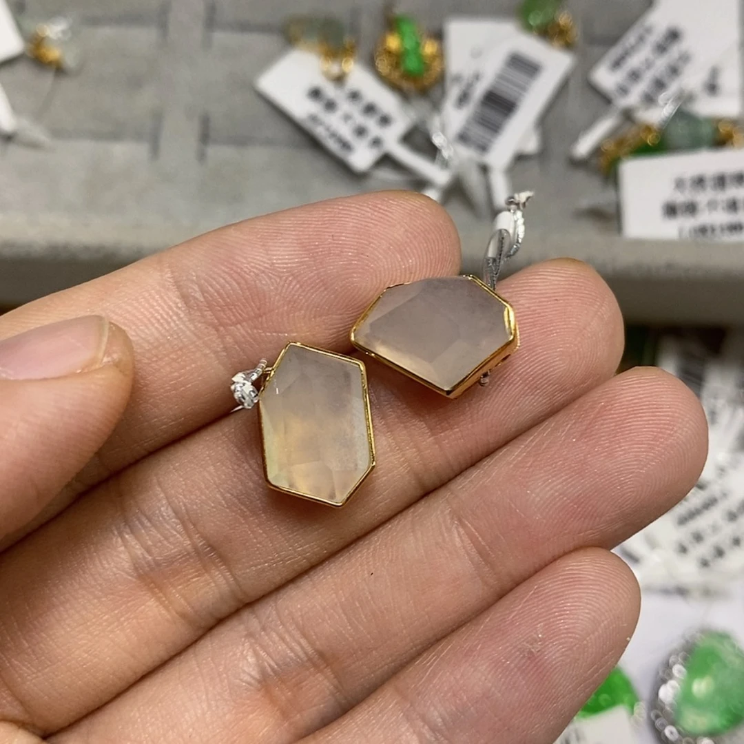 【闪购商品】颈饰18K金镶嵌翡翠张*东耳环