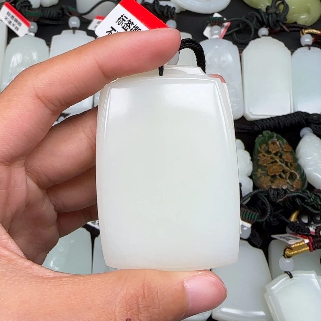 牙***治和田玉未镶嵌挂件