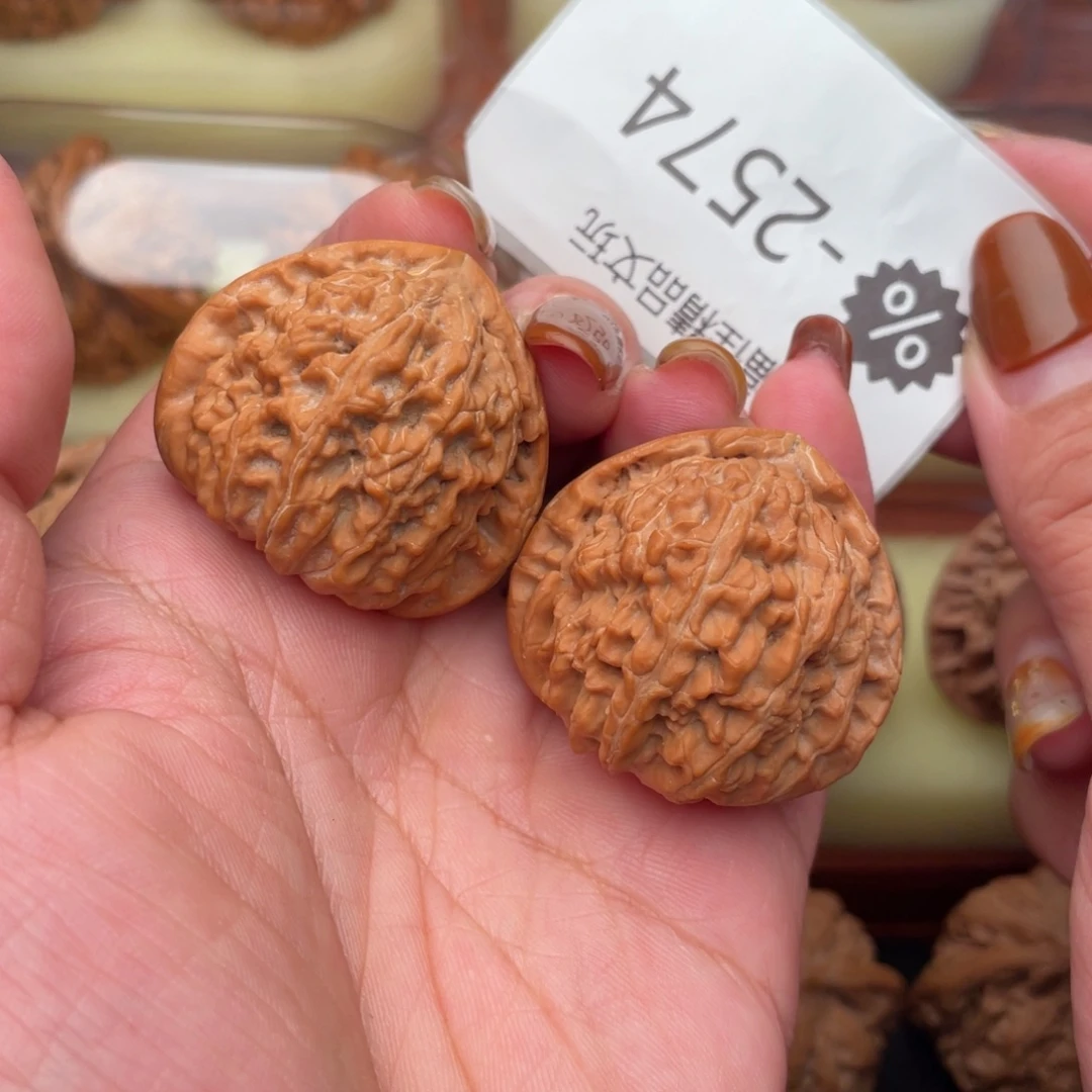 富***儿把件文玩核桃37毕业三角白