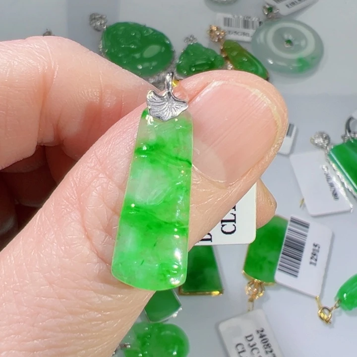 颈饰18K金镶嵌翡翠