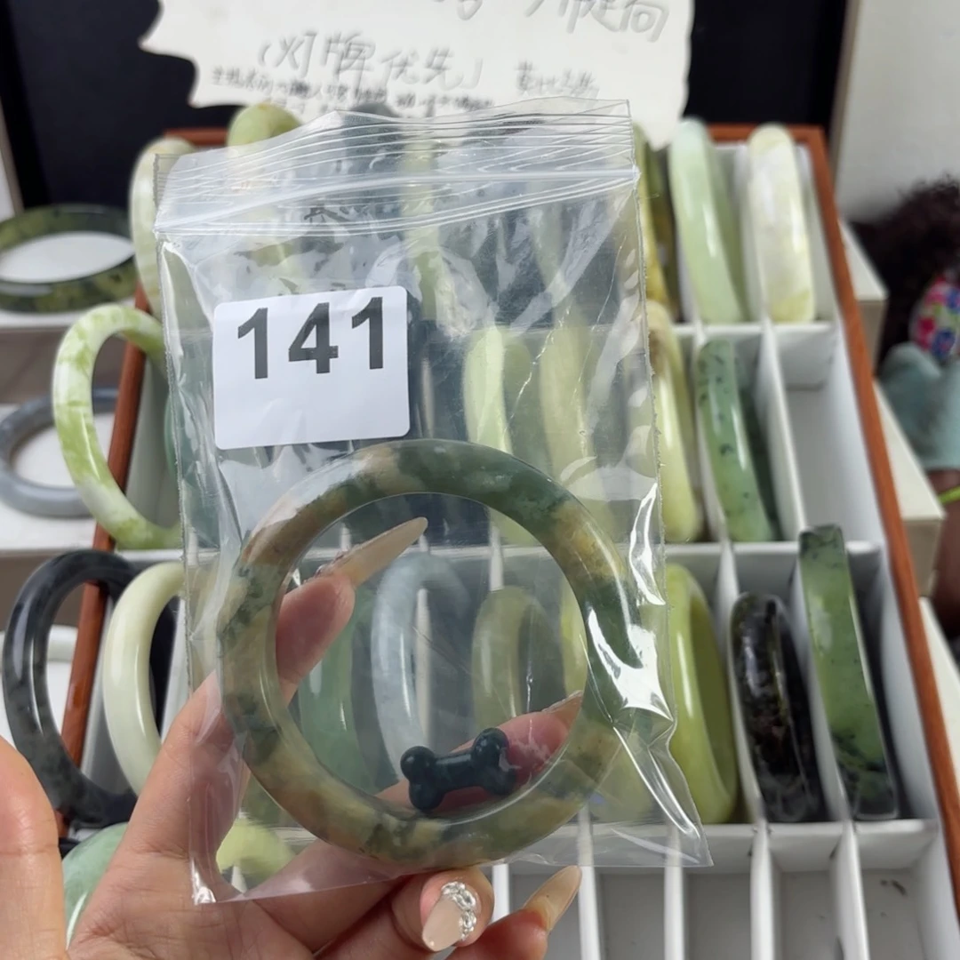 蛇纹石玉未镶嵌手镯昵*?